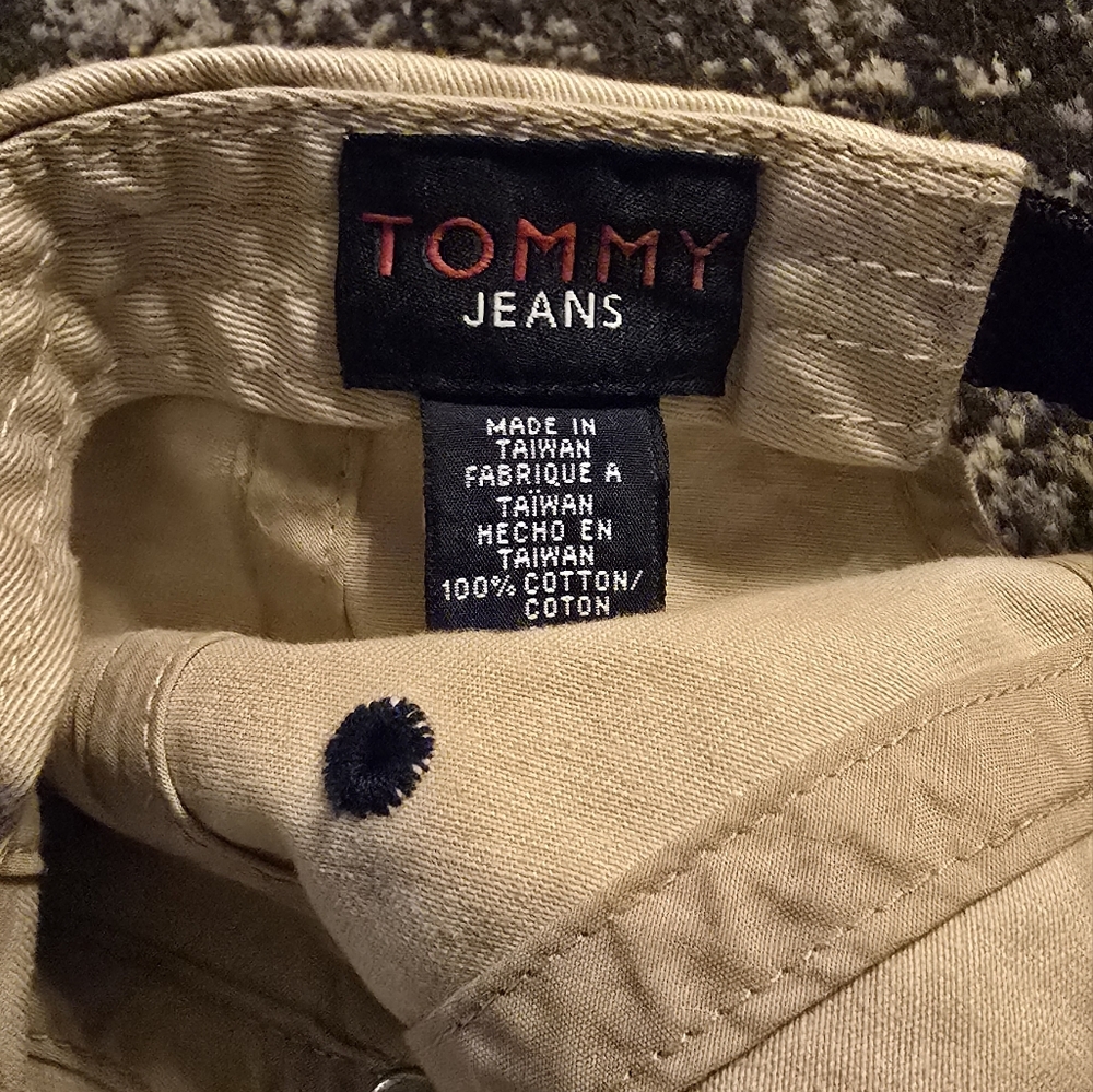 Tommy Hilfiger Vintage Logo Two-Tone Cap View 4